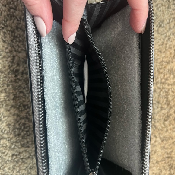 Victoria’s Secret Gray Quilted Women's Wallet - Picture 7 of 9